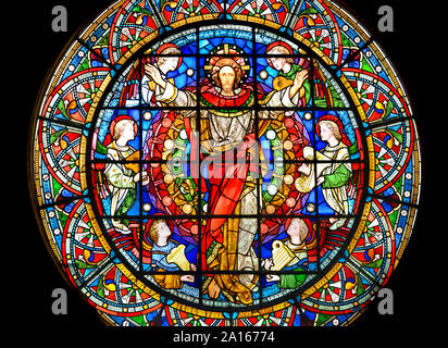 London, England, UK. Kirche St. Michael, Cornhill. Glasfenster: Christus in Majestät (Clayton und Bell, 1859) Stockfoto