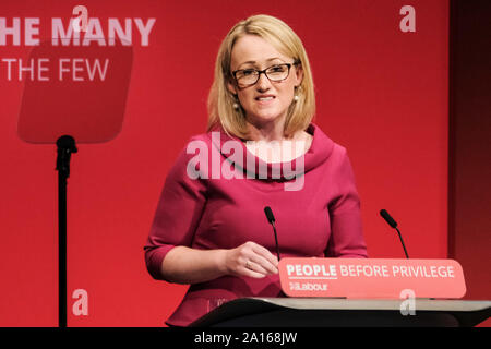 Das Brighton Centre, Brighton, UK. 24 Sep, 2019. Hon Rebecca lange Bailey MP, Schatten Staatssekretär für Energie und industrielle Strategie richtet sich auf die Labour Party Herbst Konferenz am Dienstag, den 24. September 2019 an der Brighton Centre, Brighton. Bild von der Credit: Julie Edwards/Alamy leben Nachrichten Stockfoto