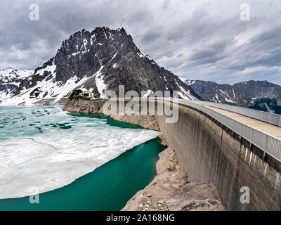 Eisschollen in der Luener See, Österreich Stockfoto