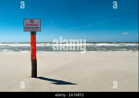 Deutschland, Schleswig-Holstein, Sankt Peter-Ording, Warnschild am Strand Stockfoto