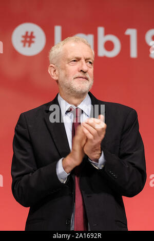 Das Brighton Centre, Brighton, UK. 24 Sep, 2019. Jeremy Corbyn MP, Führer der Labour Party Adressen der Labour Party Herbst Konferenz. Die Rt Hon Jeremy Corbyn MP verkündet das Ergebnis der BGH-Beschluss als Richter Regel Einlassung rechtswidrig. Bild von der Credit: Julie Edwards/Alamy leben Nachrichten Stockfoto