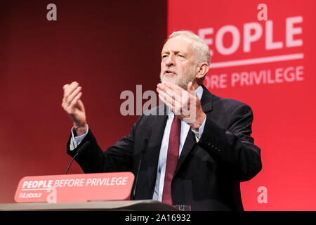 Das Brighton Centre, Brighton, UK. 24 Sep, 2019. Jeremy Corbyn MP, Führer der Labour Party Adressen der Labour Party Herbst Konferenz. Die Rt Hon Jeremy Corbyn MP verkündet das Ergebnis der BGH-Beschluss als Richter Regel Einlassung rechtswidrig. Bild von der Credit: Julie Edwards/Alamy leben Nachrichten Stockfoto