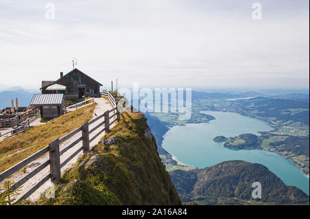 Himmelspforte Schafberg am Berg mit See gegen Sky Stockfoto