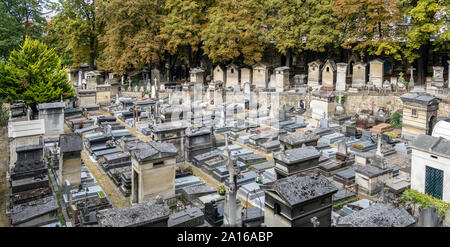 Gräber im Friedhof von Montmartre - Paris, Frankreich Stockfoto