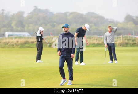 Fife, Schottland, Großbritannien. 24 Sep, 2019. Justin Timberlake Praktiken an der Dunhill Cup St Andrews Old Course, Fife, Schottland, UK, Dienstag, 24. September 2019, Quelle: Derek Allan/Alamy leben Nachrichten Stockfoto