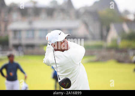 Fife, Schottland, Großbritannien. 24 Sep, 2019. Tony Finau Praxis an der Old Course in St Andrews, Dienstag 24. September 2019 Quelle: Derek Allan/Alamy leben Nachrichten Stockfoto