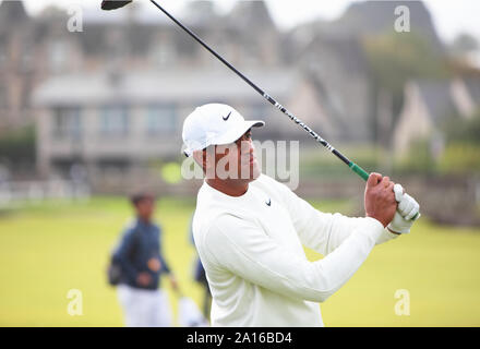 Fife, Schottland, Großbritannien. 24 Sep, 2019. Tony Finau Praxis an der Old Course in St Andrews, Dienstag 24. September 2019 Quelle: Derek Allan/Alamy leben Nachrichten Stockfoto