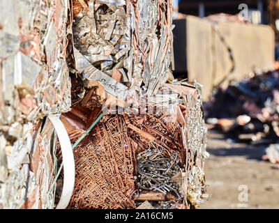 Österreich, Tirol, Brixlegg, Close-up der gepressten Elektronikschrott Stockfoto