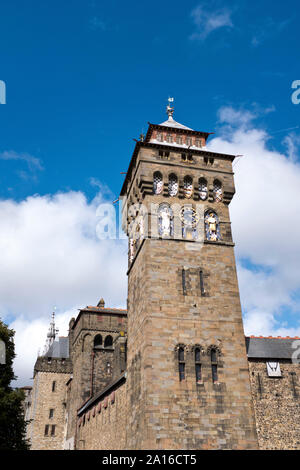 Dh das Schloss von Cardiff Cardiff Wales Marquis von Bute verzierte Uhrturm Stockfoto