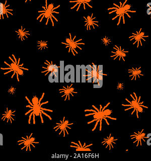 Nahtlose Muster mit Orange Silhouette von Spider auf schwarzem Hintergrund. Halloween dekorativen Textur. Muster für Design, Web, Geschenkpapier, Stoff. Stockfoto
