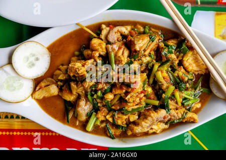 Typische Burmesische speisen (Fisch Curry), Nyaung Shwe See Inle, Shan Staat, Myanmar. Stockfoto