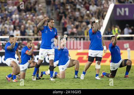 Saitama, Japan. 24 Sep, 2019. Samoanischen Spieler führen Sie den Siva Tau, ihre traditionellen Krieg Tanz, vor der Rugby World Cup 2019 Pool eine Übereinstimmung zwischen Russland und Samoa an Kumagaya Rugby Stadium, in der Nähe von Tokio. Samoa Niederlagen Russland 34-9. Credit: Rodrigo Reyes Marin/ZUMA Draht/Alamy leben Nachrichten Stockfoto