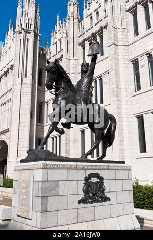 dh Aberdeen council Headquarters MARISCHAL COLLEGE ABERDEEN King Robert Bruce Statue schottland Granit Gebäude Architektur Stadt Schottische Könige Stockfoto