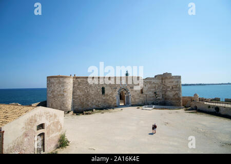 Syrakus, Sizilien, Italien, August 2019. Maniace Schloss, Blick auf das Gebäude in Ortigia. Stockfoto