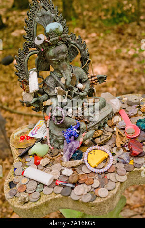 Richard Ricky Boscarino's Home. Er ist ein amerikanischer Multimedia Künstler. Luna Parc, Sandyston, NJ 07827 USA. Ganesha, auch Ganesh geschrieben, Skulptur Stockfoto