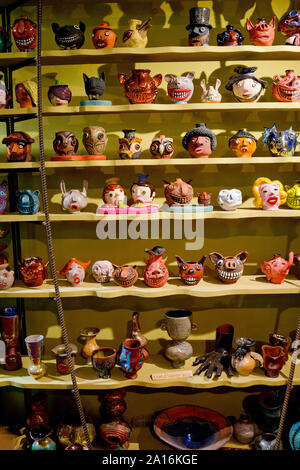 Richard Ricky Boscarino's Home. Er ist ein amerikanischer Multimedia Künstler. Luna Parc, Sandyston, NJ 07827 USA. In seinem Studio, Auswahl seiner Skulpturen Stockfoto