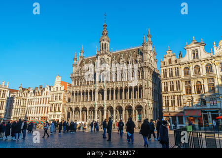 Brüssel, Belgien - 21.01.2019: Grand Place (Grote Markt) mit Rathaus (Hotel de Ville) und Maison du Roi (King's Haus oder Breadhouse) in Brüssel. Stockfoto