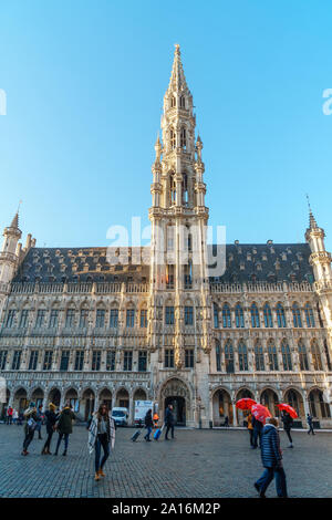 Brüssel, Belgien - 21.01.2019: Grand Place (Grote Markt) mit Rathaus (Hotel de Ville) und Maison du Roi (King's Haus oder Breadhouse) in Brüssel. Stockfoto