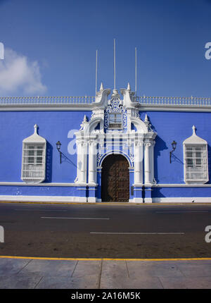 Reich verzierten schmiedeeisernen Schutzgrill, eine Marke der kolonialen Trujillo, Peru Stockfoto