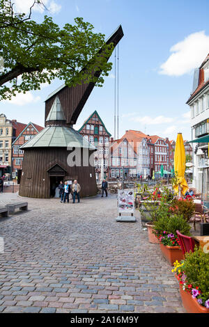 Alte Kran an der alten Hansestadt Hafen, Stade, Niedersachsen, Deutschland, Europa Stockfoto