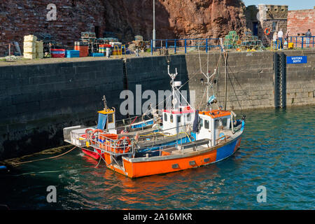 Fischerboote in den Victoria Harbour, Dunbar. Schottland Stockfoto