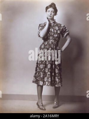 Schauspielerin Gertrude Sutton, kartenlänge Werbung Portrait, Fotografie von Porter S. Cleveland, Ende 1920 Stockfoto