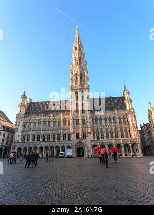 Brüssel, Belgien - 21.01.2019: Grand Place (Grote Markt) mit Rathaus (Hotel de Ville) und Maison du Roi (King's Haus oder Breadhouse) in Brüssel. Stockfoto