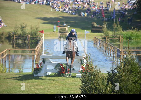 Zara Tindall auf Watkins, cross country Phase des CCI-L4 * Wettbewerb, Ssangyong Blenheim Palace Horse Trials 2019, Blenheim Palace, Woodstock, Oxfo Stockfoto