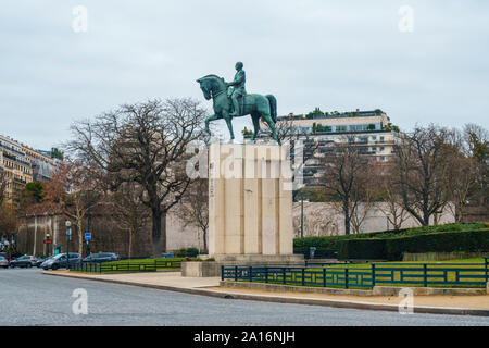 Paris, Frankreich - 15.01.2019: Reiterstandbild von Marschall Ferdinand Foch am berühmten Place du Trocadéro, Paris. Reisen. Stockfoto