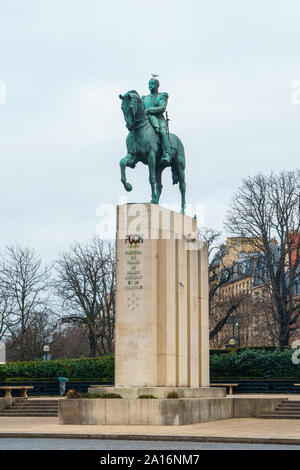 Paris, Frankreich - 15.01.2019: Reiterstandbild von Marschall Ferdinand Foch am berühmten Place du Trocadéro, Paris. Reisen. Stockfoto