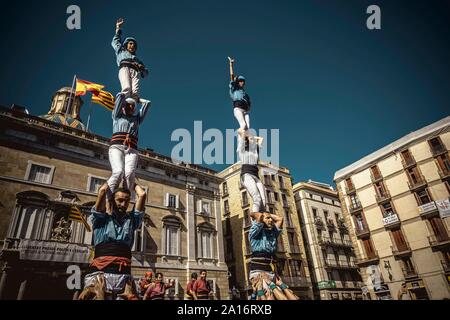 Barcelona, Spanien. 24 September, 2019: Die 'Castellers de Poble Sec "menschliche Säulen bauen in der Stadt Barcelona Feiertag 'La Merce" Credit: Matthias Oesterle/Alamy leben Nachrichten Stockfoto