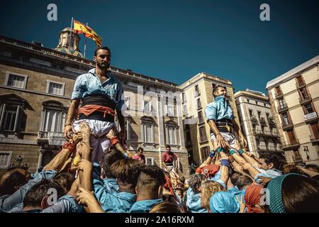 Barcelona, Spanien. 24 September, 2019: Die 'Castellers de Poble Sec "menschliche Säulen bauen in der Stadt Barcelona Feiertag 'La Merce" Credit: Matthias Oesterle/Alamy leben Nachrichten Stockfoto