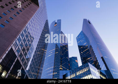 Paris, France - September 2, 2019: Wolkenkratzer im Geschäftsviertel La Defense Paris Frankreich. Touren Société Générale Twin Towers sind 167 m hoch Stockfoto