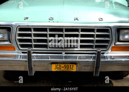 1978 Ford F-150 Pick-up-Truck, Kühlergrill und Motorhaube schließen Stockfoto