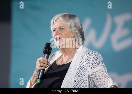 Ann Widdecombe spricht während der Brexit Parteitag in Newport, Wales, September 2019. Stockfoto