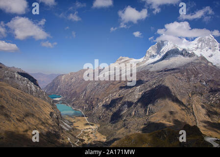 Die Llanganuco Seen Chinancocha und Orconcocha von Portachuelo, Cordillera Blanca, Ancash, Peru gesehen Stockfoto