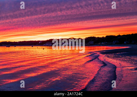 Sonnenuntergang auf Wellfleet Harbor, Cape Cod, Massachusetts, USA. Stockfoto