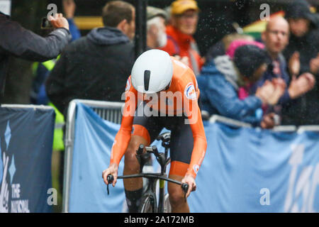 Harrogate, Großbritannien. 24. September 2019. Annemiek Van Vleuten des Nethlerlands kreuzt die Linie Bronze in der 2019 UCI Road World Championships Frauen Elite Einzelzeitfahren zu nehmen. September 24, 2019 Credit Dan-Cooke/Alamy leben Nachrichten Stockfoto