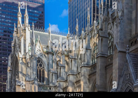 Die St. Patrick's Cathedral eine der Hauptaufgaben eines der wichtigsten Wahrzeichen in Manhattan, New York City, USA Stockfoto