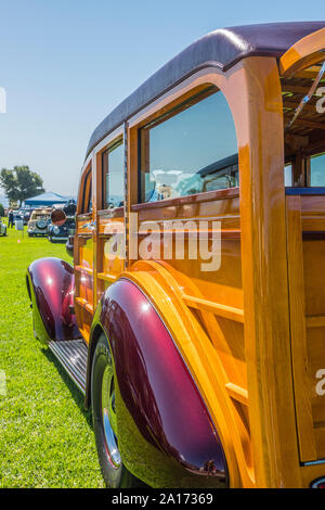 Ein 1937 Chevrolet Woodie auf der 19. jährlichen Woodies am Strand Car Show in Santa Barbara, Kalifornien. Stockfoto