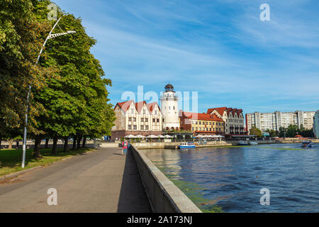 KALININGRAD, Russland - September 04, 2019: Blick auf die Gebäude am Fischerdorf in Kaliningrad, Russland. Stockfoto