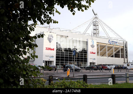 Allgemeine Ansicht von außerhalb der Erde vor der Carabao Pokal, dritte runde Spiel im Deepdale Stadium, Preston. Stockfoto