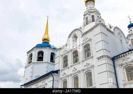ULAN UDE, Russland - September 06, 2019: Kathedrale der Muttergottes von Smolensk oder Odigitrievsky Kathedrale in Ulan Ude, Russland. Stockfoto