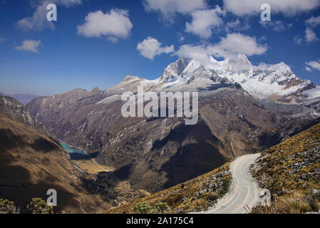 Die Llanganuco Seen Chinancocha und Orconcocha von Portachuelo, Cordillera Blanca, Ancash, Peru gesehen Stockfoto