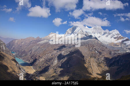 Die Llanganuco Seen Chinancocha und Orconcocha von Portachuelo, Cordillera Blanca, Ancash, Peru gesehen Stockfoto