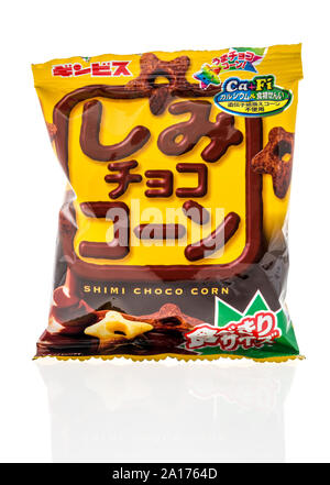 Winneconne, WI - 10. September 2019: ein Paket von Ginbis shimi choco Snack auf einem isolierten Hintergrund. Stockfoto