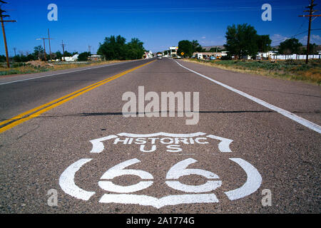 USA. Arizona. Seligman. Route 66. Blick auf die Straße. Stockfoto