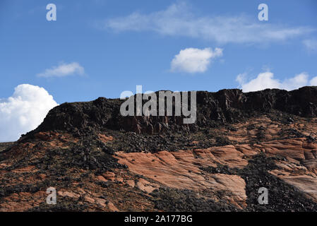 Einen wunderbaren Blick auf kontrastierenden Farben und Texturen der wunderschönen südlichen Utah, USA Landschaft. Stockfoto