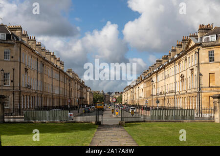 Great Pulteney Street wie aus dem Holburne Museum of Art, City of Bath, Somerset, England, Großbritannien fotografiert Stockfoto