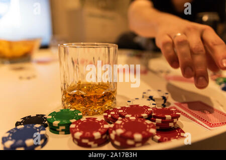 Poker, Jungen Nacht heraus Stockfoto